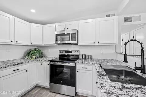 Kitchen - 4137 E 27th St, Tucson, AZ 85711 photo 6 of 6