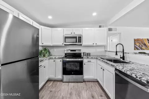 Kitchen - 4137 E 27th St, Tucson, AZ 85711 photo 5 of 6