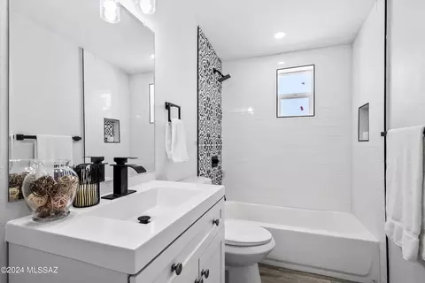 Bath - 4137 E 27th St, Tucson, AZ 85711 photo 2 of 3