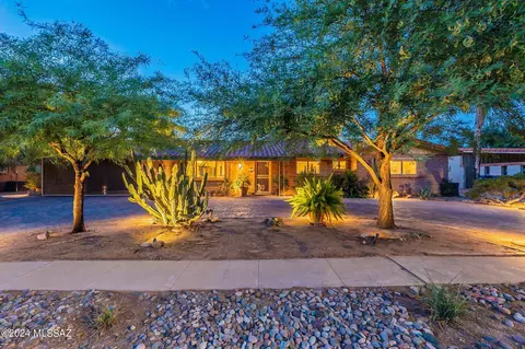 5241 E Alhambra Pl, Tucson, AZ 85711