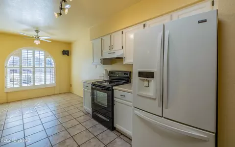 607 E Savannah St, Vail, AZ 85641 photo 7