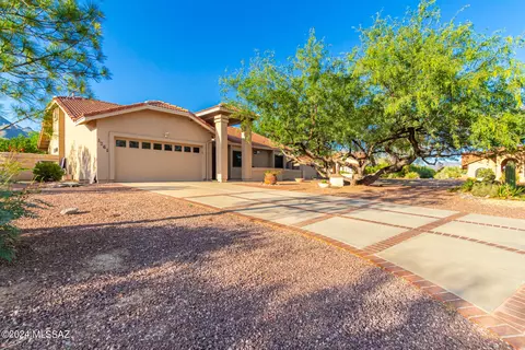 8261 E Cholla Dr, Tucson, AZ 85750