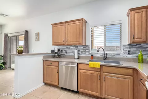 Kitchen - 7539 E Fair Meadows Loop, Tucson, AZ 85756 photo 3 of 3