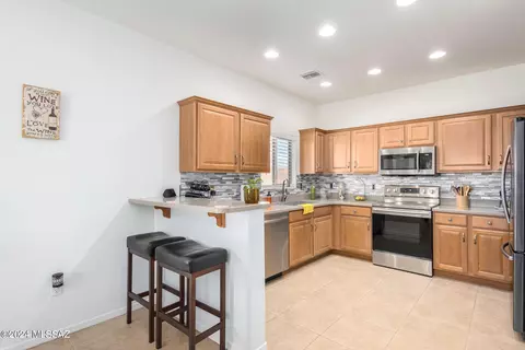 Kitchen - 7539 E Fair Meadows Loop, Tucson, AZ 85756 photo 1 of 3