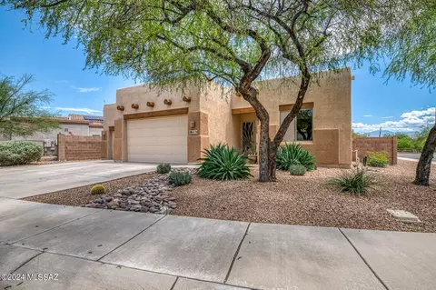 8176 N Sombrero Point Dr, Tucson, AZ 85743