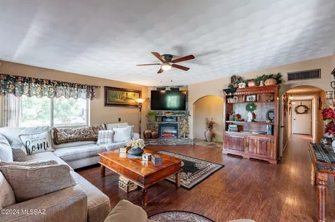 Living - 10440 E Observatory Dr, Vail, AZ 85641 photo 1 of 3