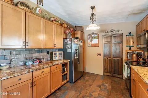 Kitchen - 10440 E Observatory Dr, Vail, AZ 85641 photo 3 of 4