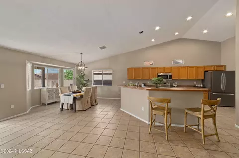 10575 E Heartleaf Willow Dr, Tucson, AZ 85747 photo 4