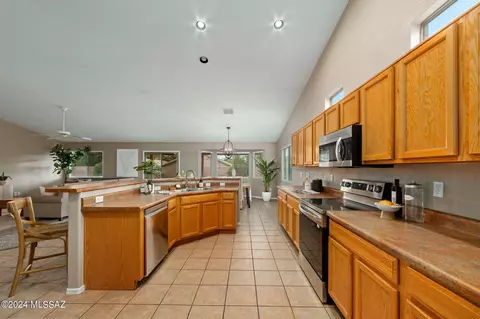 10575 E Heartleaf Willow Dr, Tucson, AZ 85747 photo 5