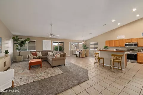 10575 E Heartleaf Willow Dr, Tucson, AZ 85747 photo 3
