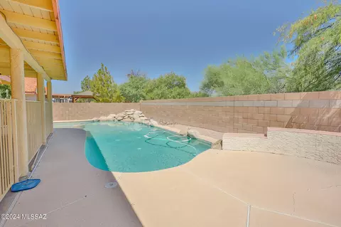 Exterior - 9141 Elderberry St, Tucson, AZ 85747 photo 4 of 7
