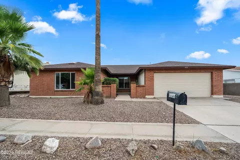8100 N Bayou Dr, Tucson, AZ 85741