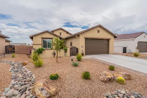 1350 E Claystone Dr, Green Valley, AZ 85614