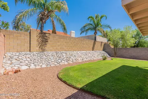 Exterior - 9484 E Stonehaven Way, Tucson, AZ 85747 photo 6 of 9