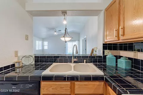 Kitchen - 9484 E Stonehaven Way, Tucson, AZ 85747 photo 1 of 8
