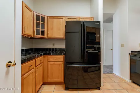 Kitchen - 9484 E Stonehaven Way, Tucson, AZ 85747 photo 6 of 8