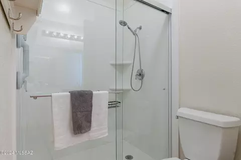 Bath - 9484 E Stonehaven Way, Tucson, AZ 85747 photo 2 of 4