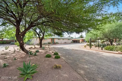 511 S Essex Ln, Tucson, AZ 85711