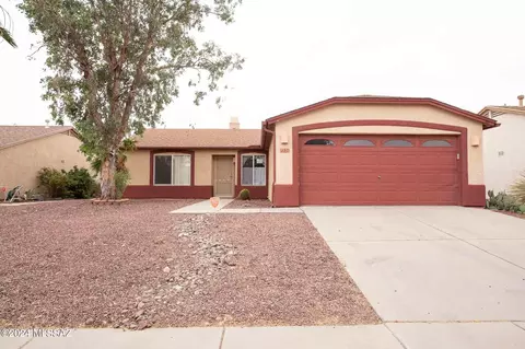 7721 W Copper Moon Way, Tucson, AZ 85743
