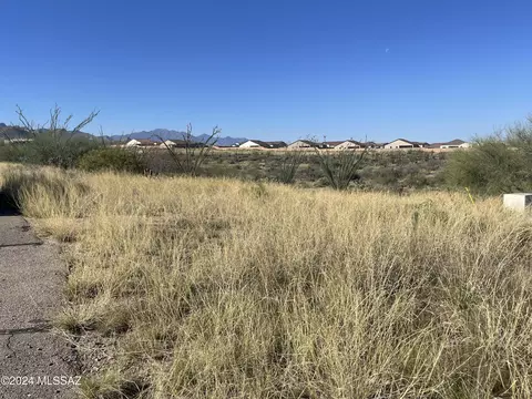 826 S Hobbs Pl, Vail, AZ 85641