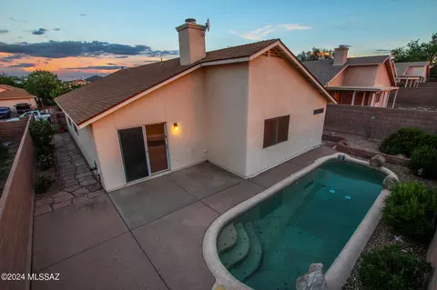 1203 N Thunder Ridge Dr, Tucson, AZ 85745