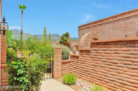 6874 E Via Vigna, Tucson, AZ 85750 photo 2