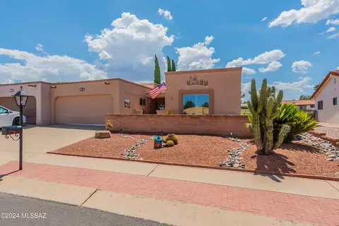 202 E Paseo De Golf, Green Valley, AZ 85614