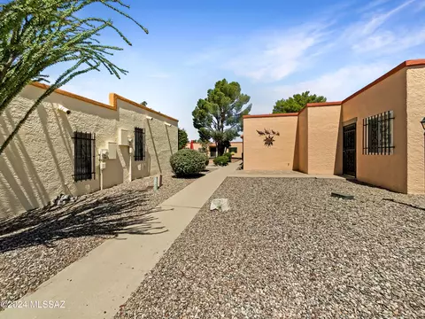 1087 S Calle De Las Casitas, Green Valley, AZ 85614