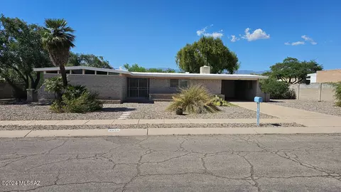 8925 E Palm Tree Dr, Tucson, AZ 85710