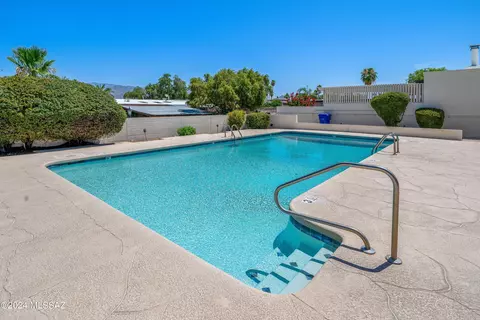 8932 E Palms Park Dr, Tucson, AZ 85715