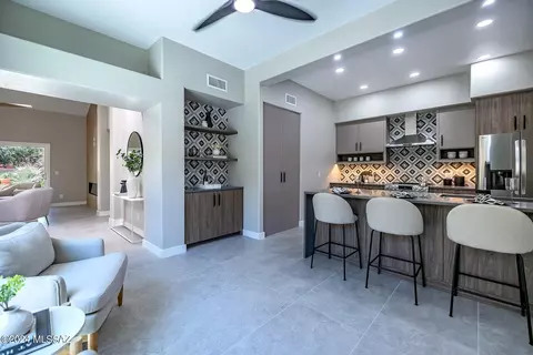 6981 E Calle Tabara, Tucson, AZ 85750