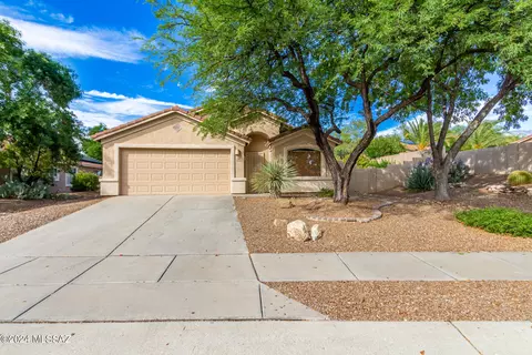 2535 E Petroglyph Ln, Oro Valley, AZ 85755