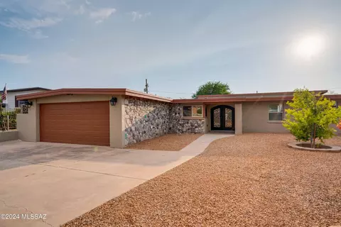8231 E Brent Pl, Tucson, AZ 85710