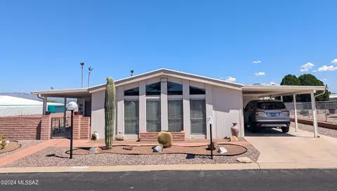 201 W Mora Dr, Green Valley, AZ 85614
