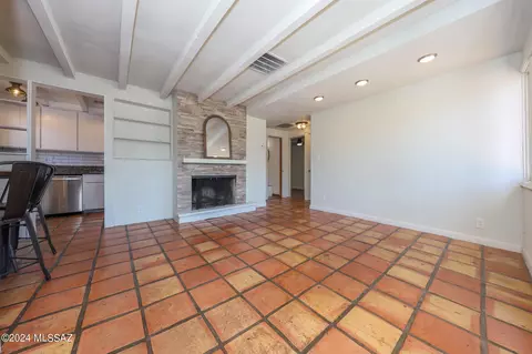 820 N Desert Ave, Tucson, AZ 85711