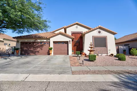 7462 S Climbing Ivy Dr, Tucson, AZ 85757