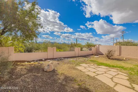 Exterior - 452 E Wine Plum Dr, Tucson, AZ 85704 photo 3 of 10