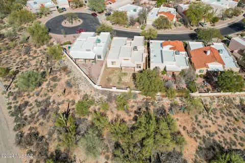 View/Area - 452 E Wine Plum Dr, Tucson, AZ 85704 photo 2 of 5