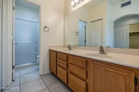 Bath - 452 E Wine Plum Dr, Tucson, AZ 85704 photo 4 of 5