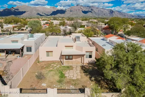 View/Area - 452 E Wine Plum Dr, Tucson, AZ 85704 photo 1 of 5