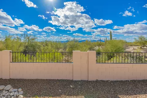 Exterior - 452 E Wine Plum Dr, Tucson, AZ 85704 photo 7 of 10
