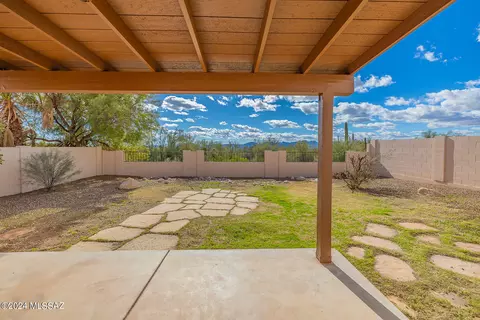 Exterior - 452 E Wine Plum Dr, Tucson, AZ 85704 photo 8 of 10
