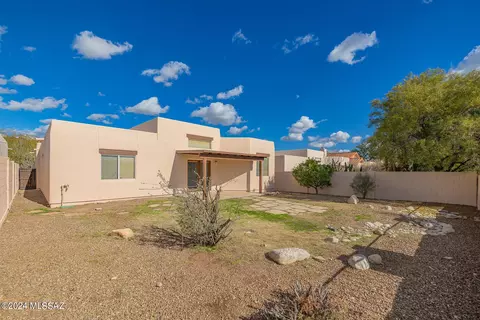 Exterior - 452 E Wine Plum Dr, Tucson, AZ 85704 photo 6 of 10