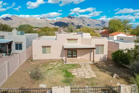 Exterior - 452 E Wine Plum Dr, Tucson, AZ 85704 photo 2 of 10