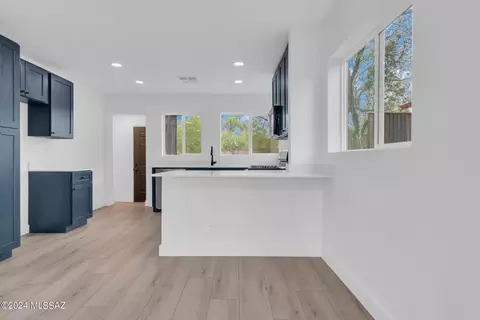 Entry Way - 1433 E Spring St, Tucson, AZ 85719 photo 2 of 3