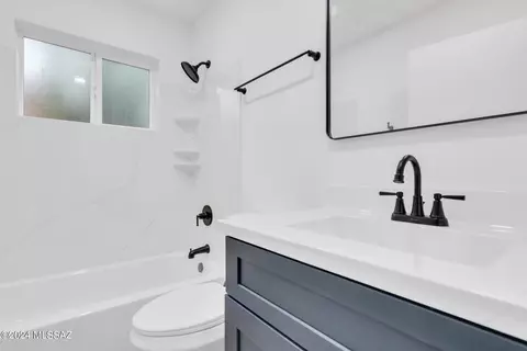 Bath - 1433 E Spring St, Tucson, AZ 85719 photo 3 of 3