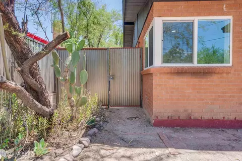 Exterior - 1433 E Spring St, Tucson, AZ 85719 photo 7 of 7