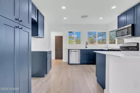 Kitchen - 1433 E Spring St, Tucson, AZ 85719 photo 1 of 2