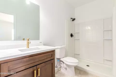 Bath - 1309 E Skyview St, Tucson, AZ 85756 photo 1 of 2