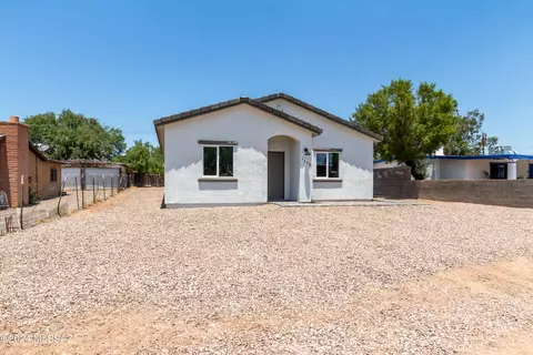 Exterior - 1309 E Skyview St, Tucson, AZ 85756 photo 3 of 11